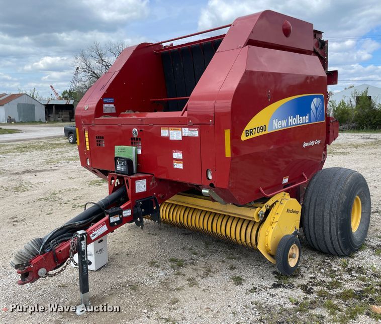 image for item IR9885 2013 New Holland BR7090  round baler