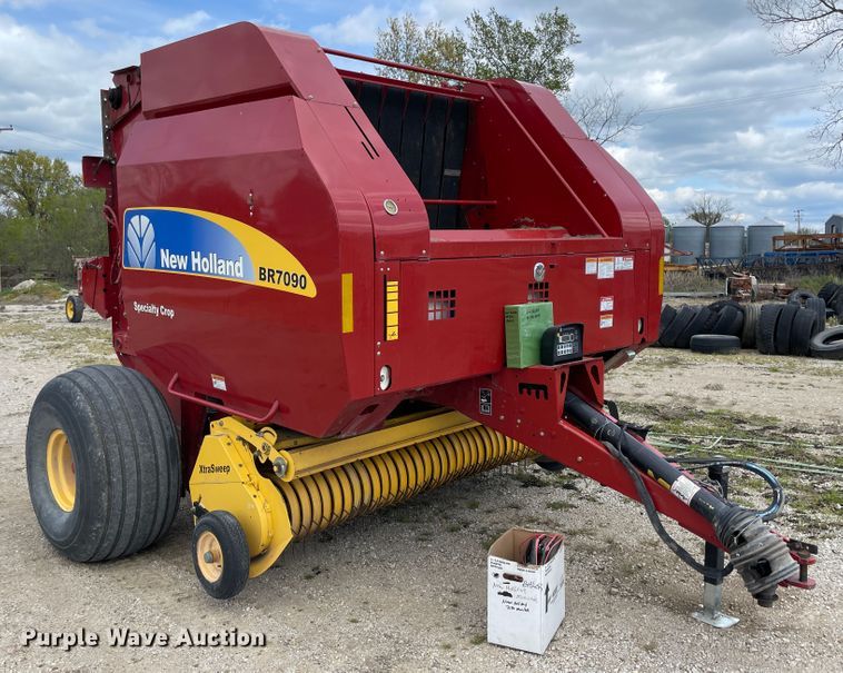 image for item IR9885 2013 New Holland BR7090  round baler