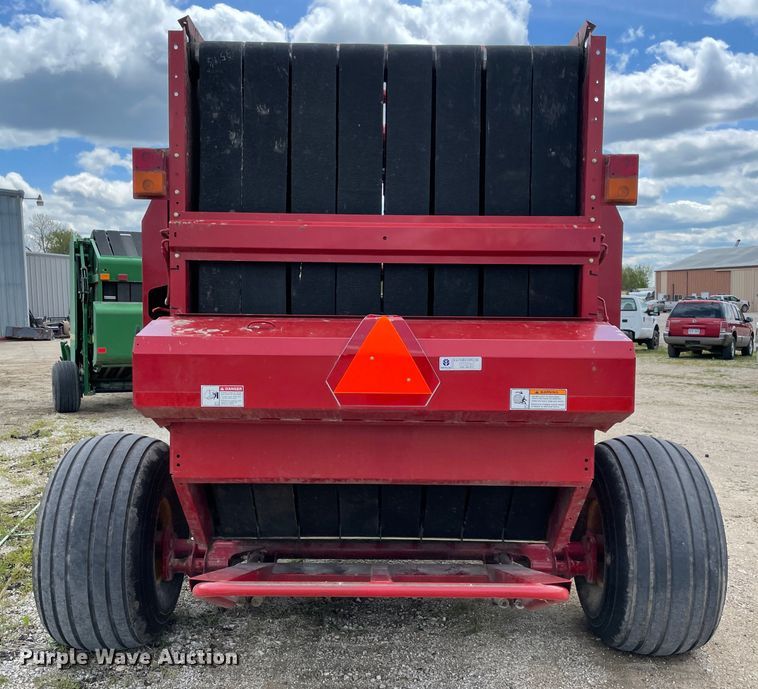 image for item IR9885 2013 New Holland BR7090  round baler
