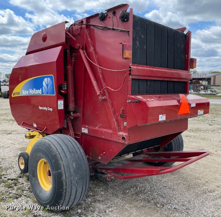 image for item IR9885 2013 New Holland BR7090  round baler