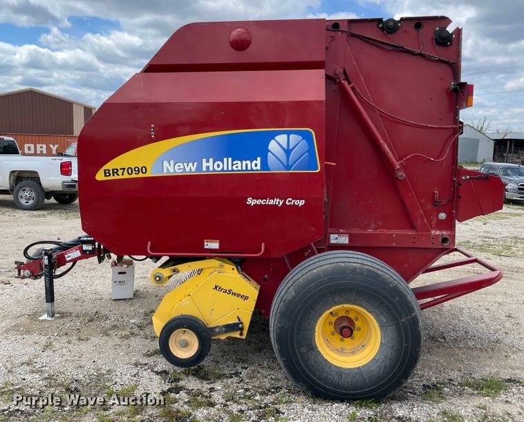 image for item IR9885 2013 New Holland BR7090  round baler