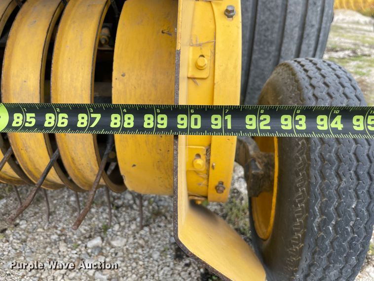 image for item IR9885 2013 New Holland BR7090  round baler