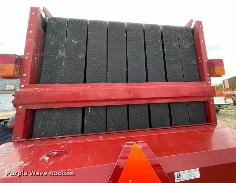 image for item IR9885 2013 New Holland BR7090  round baler