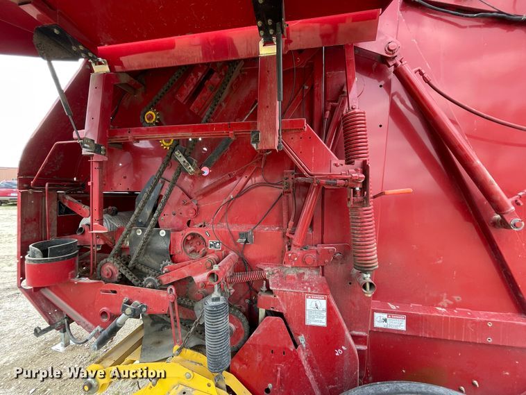 image for item IR9885 2013 New Holland BR7090  round baler