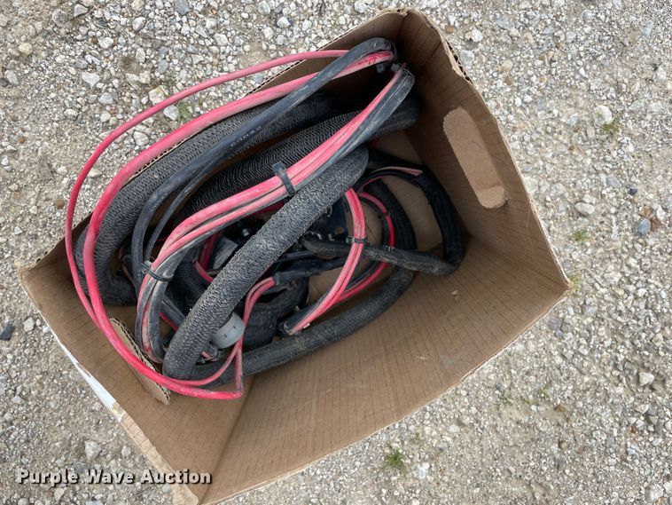 image for item IR9885 2013 New Holland BR7090  round baler