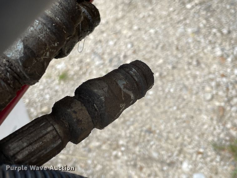 image for item IR9885 2013 New Holland BR7090  round baler