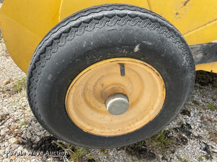 image for item IR9885 2013 New Holland BR7090  round baler