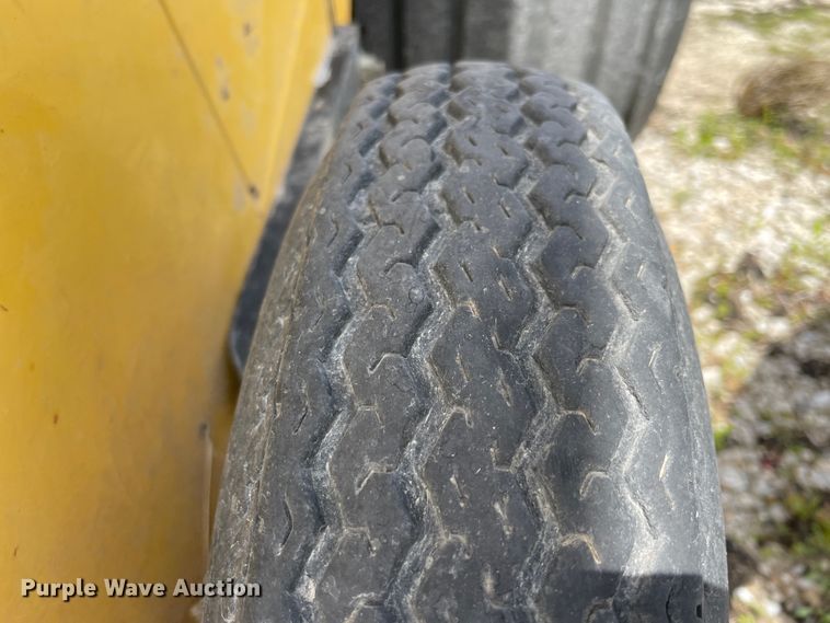 image for item IR9885 2013 New Holland BR7090  round baler