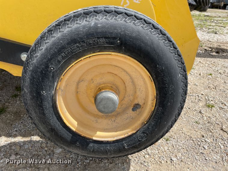 image for item IR9885 2013 New Holland BR7090  round baler
