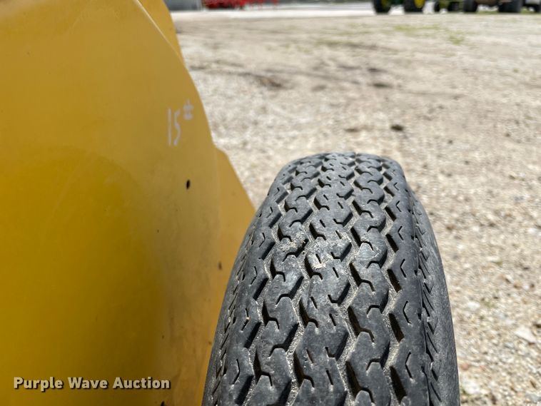 image for item IR9885 2013 New Holland BR7090  round baler