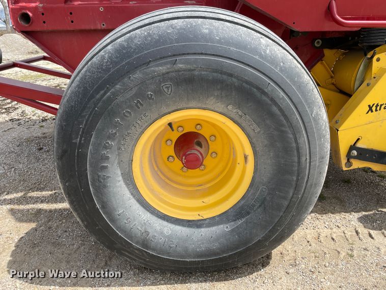 image for item IR9885 2013 New Holland BR7090  round baler