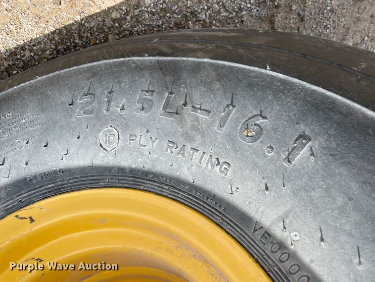 image for item IR9885 2013 New Holland BR7090  round baler