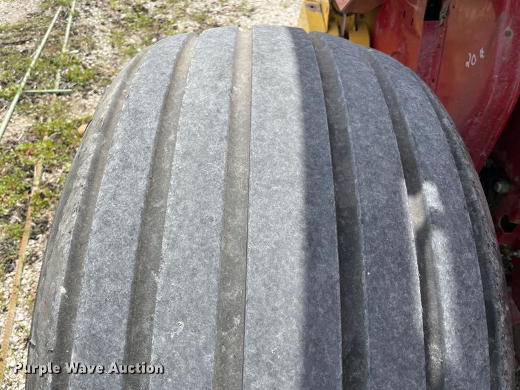 image for item IR9885 2013 New Holland BR7090  round baler