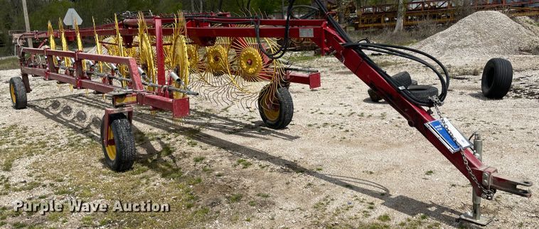image for item IR9886 2012 New Holland HT154 hay rake