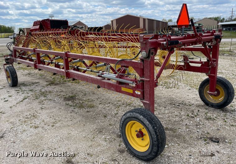 image for item IR9886 2012 New Holland HT154 hay rake