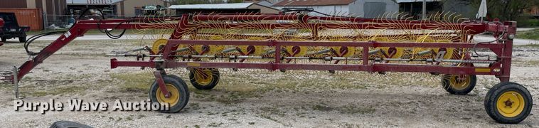 image for item IR9886 2012 New Holland HT154 hay rake