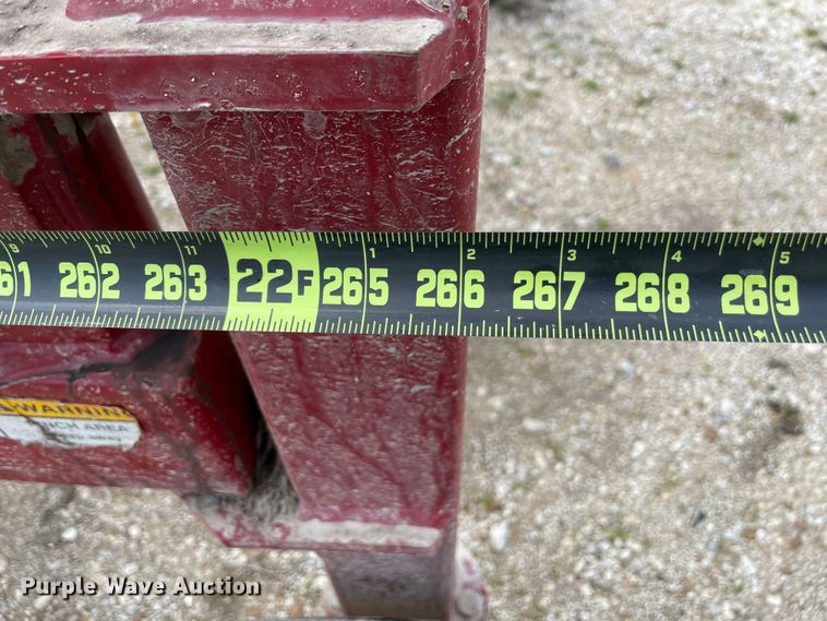 image for item IR9886 2012 New Holland HT154 hay rake