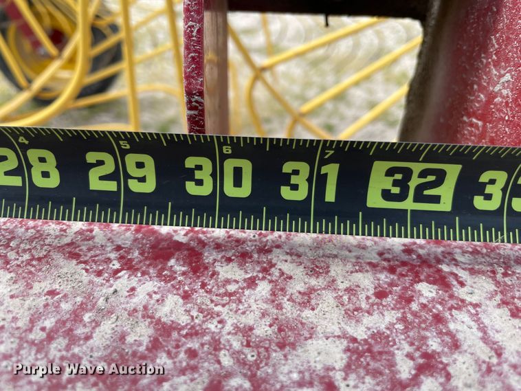 image for item IR9886 2012 New Holland HT154 hay rake