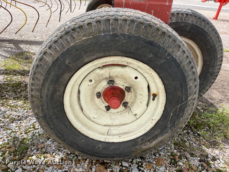 image for item IR9891 H&S BF14HC hay rake