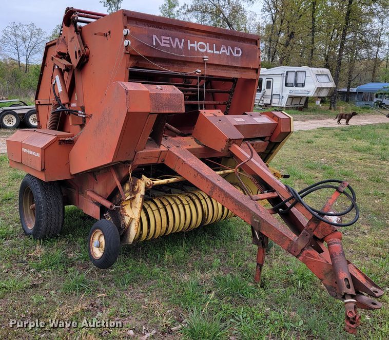 image for item IV9024 1979 New Holland 846  round baler