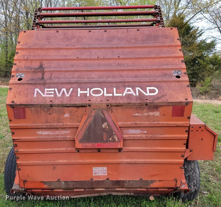 image for item IV9024 1979 New Holland 846  round baler