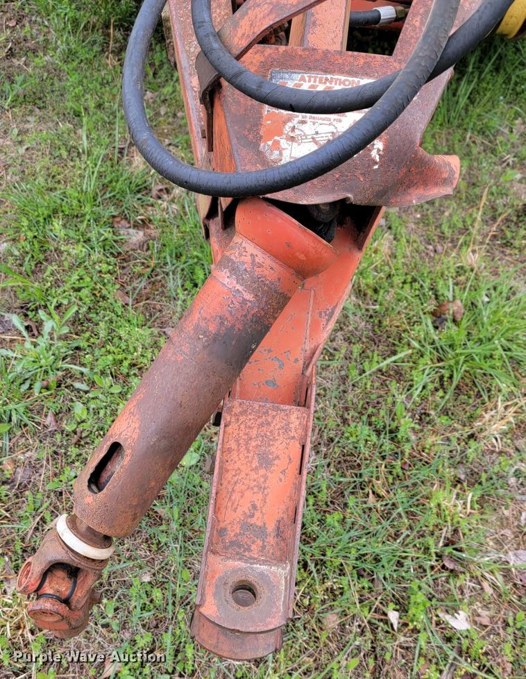 image for item IV9024 1979 New Holland 846  round baler