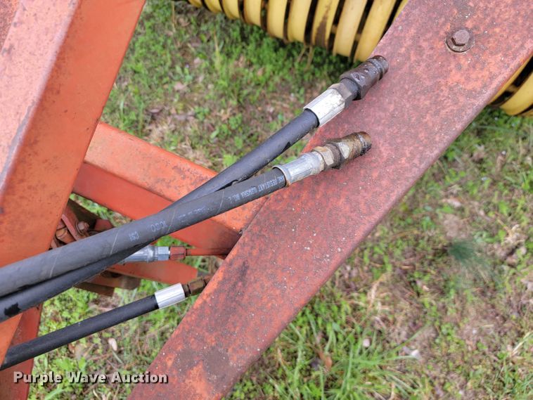 image for item IV9024 1979 New Holland 846  round baler