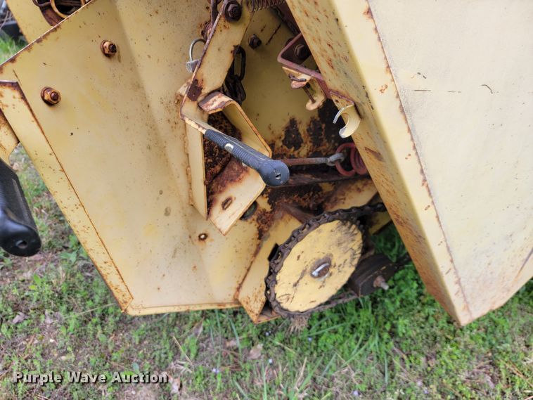image for item IV9024 1979 New Holland 846  round baler