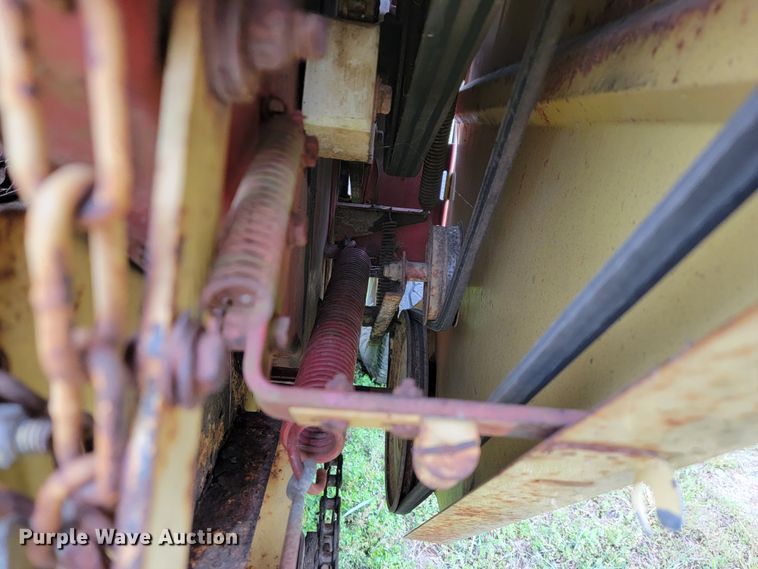 image for item IV9024 1979 New Holland 846  round baler