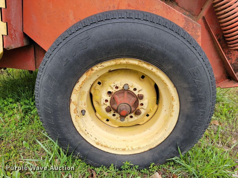 image for item IV9024 1979 New Holland 846  round baler