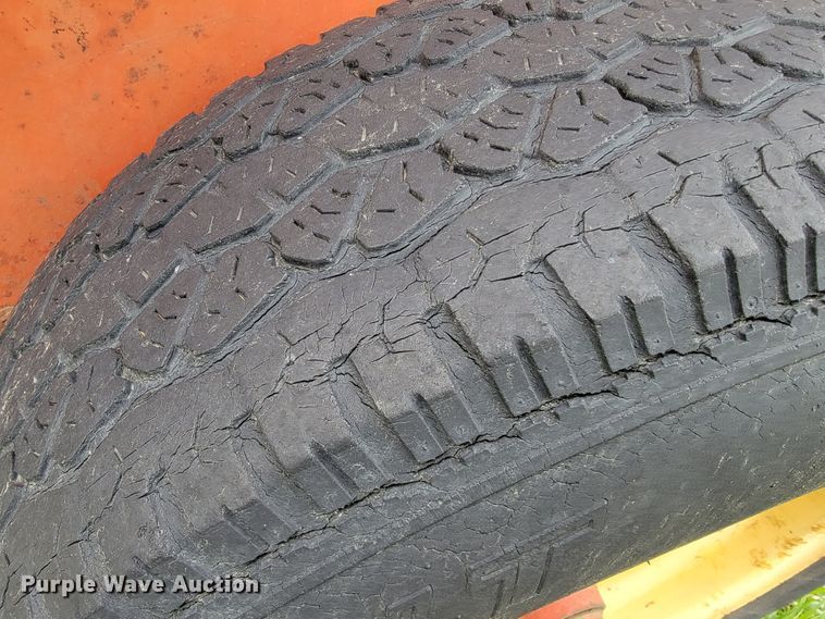 image for item IV9024 1979 New Holland 846  round baler