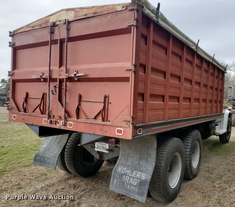 image for item IX9837 1977 Chevrolet C65  grain truck
