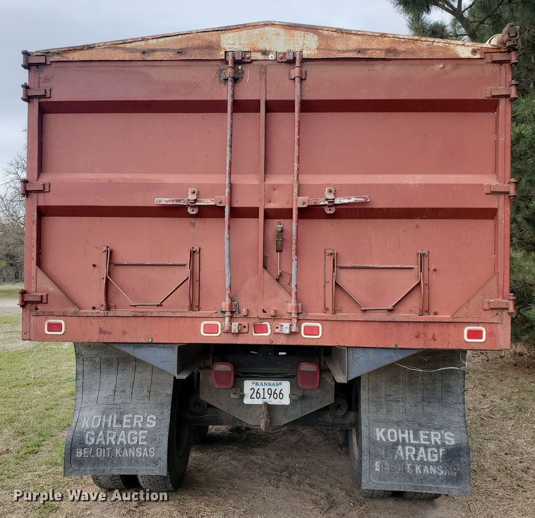 image for item IX9837 1977 Chevrolet C65  grain truck