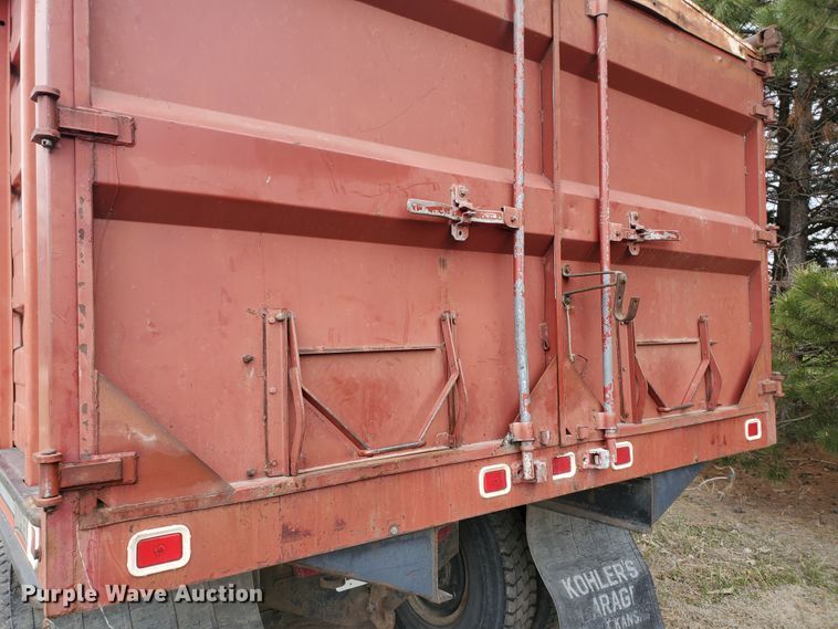 image for item IX9837 1977 Chevrolet C65  grain truck