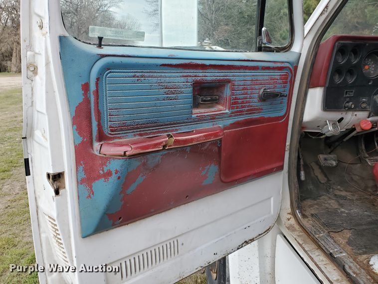 image for item IX9837 1977 Chevrolet C65  grain truck