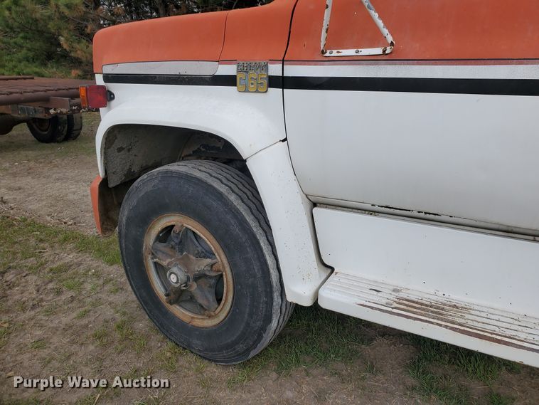 image for item IX9837 1977 Chevrolet C65  grain truck