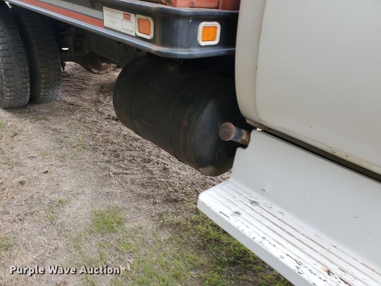 image for item IX9837 1977 Chevrolet C65  grain truck