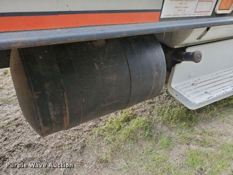 image for item IX9837 1977 Chevrolet C65  grain truck