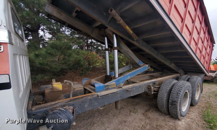 image for item IX9837 1977 Chevrolet C65  grain truck
