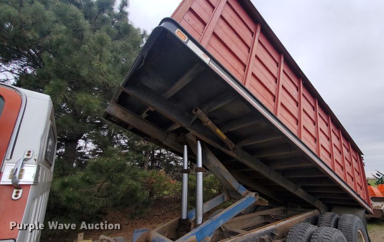 image for item IX9837 1977 Chevrolet C65  grain truck