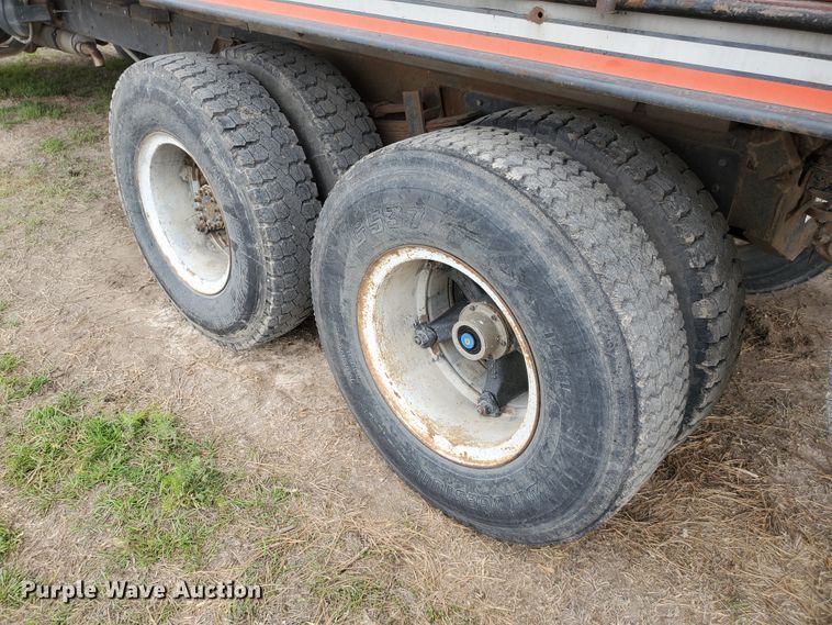 image for item IX9837 1977 Chevrolet C65  grain truck