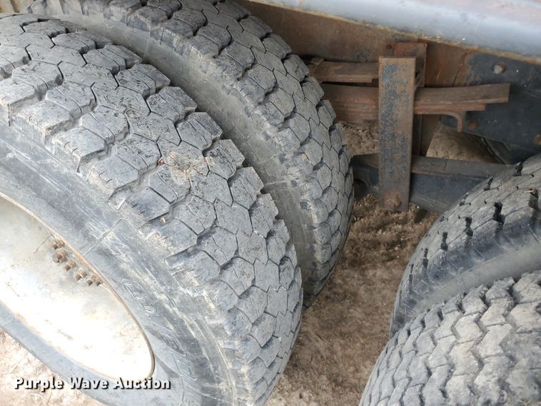 image for item IX9837 1977 Chevrolet C65  grain truck