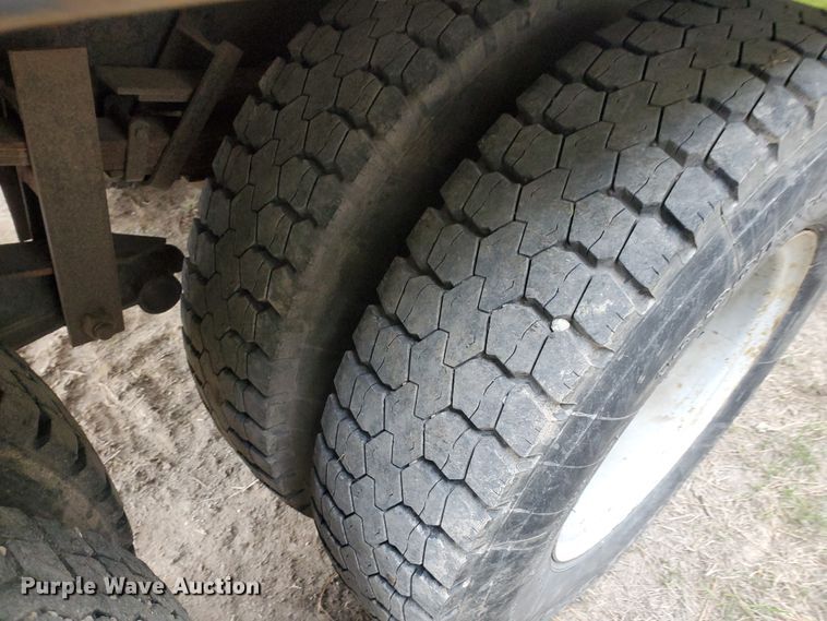 image for item IX9837 1977 Chevrolet C65  grain truck