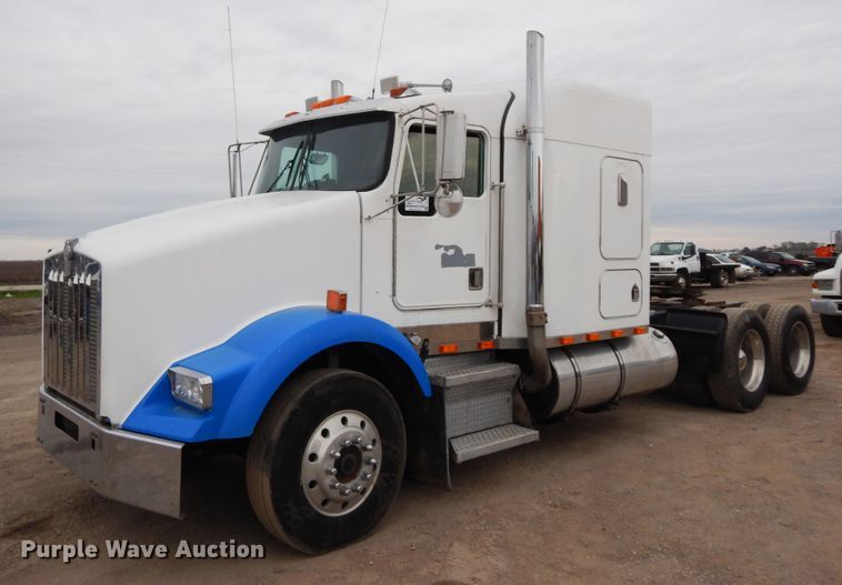 image for item DF6789 1996 Kenworth T800  semi truck