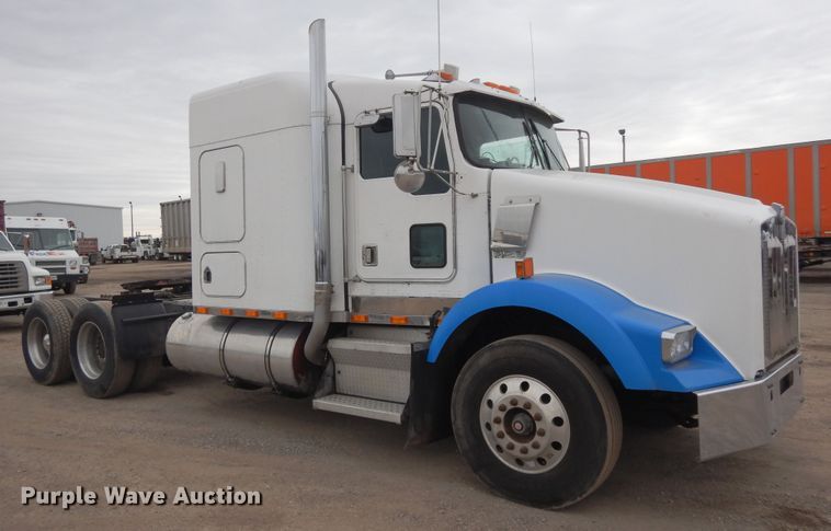 image for item DF6789 1996 Kenworth T800  semi truck