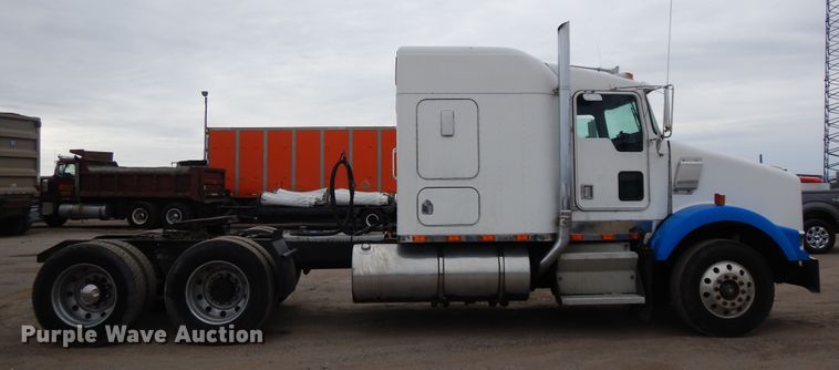 image for item DF6789 1996 Kenworth T800  semi truck