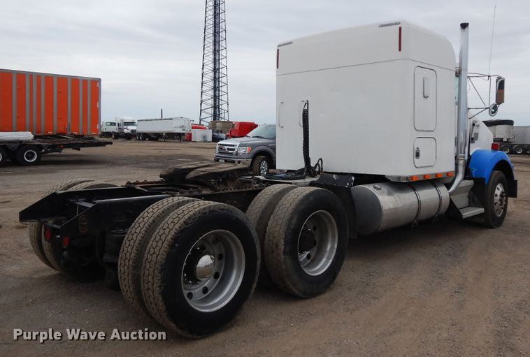 image for item DF6789 1996 Kenworth T800  semi truck