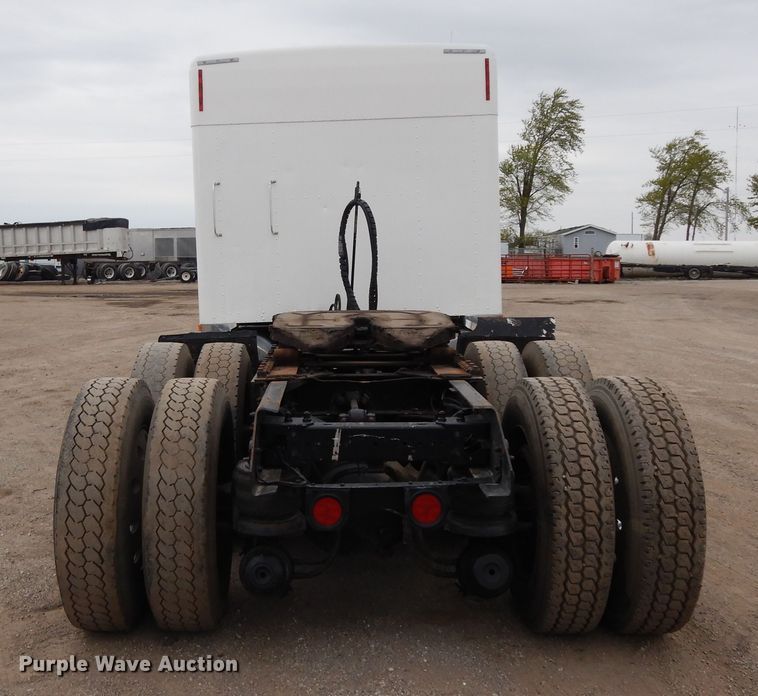 image for item DF6789 1996 Kenworth T800  semi truck