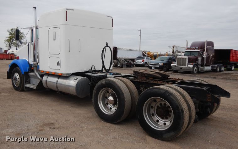 image for item DF6789 1996 Kenworth T800  semi truck