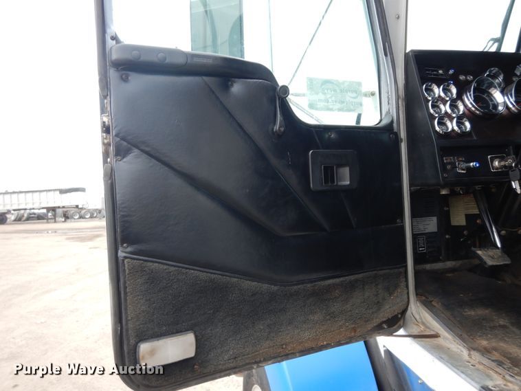 image for item DF6789 1996 Kenworth T800  semi truck